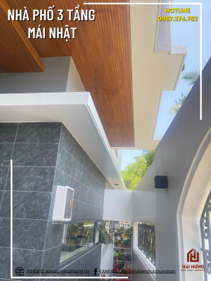 không gian sân trước của nhà phố mái Nhật 3 tầng