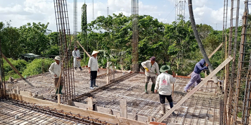 Đội ngũ kỹ sư và thợ thi công lành nghề.webp