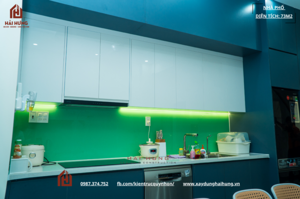 Hoàn thiện phòng bếp nhà phố 2 tầng hiện đại