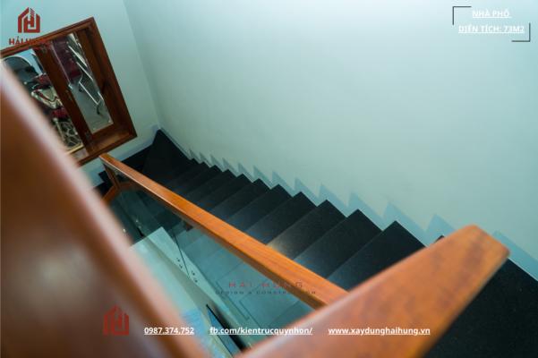Hoàn thiện cầu thang nhà phố 2 tầng hiện đại
