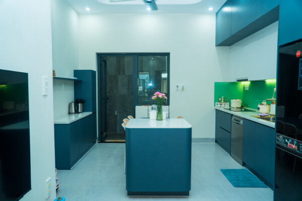 Hoàn thiện phòng bếp nhà phố 2 tầng hiện đại