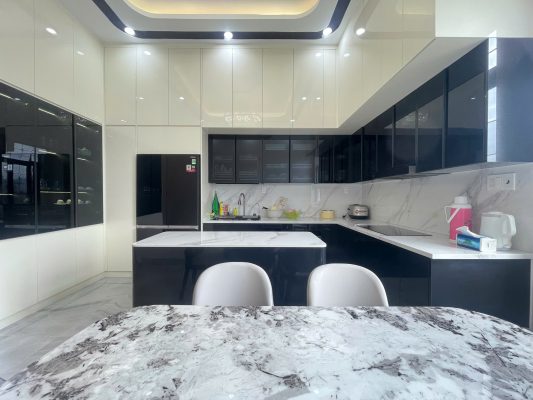 Chất lượng thiết kế và thi công tủ bếp chạm trần