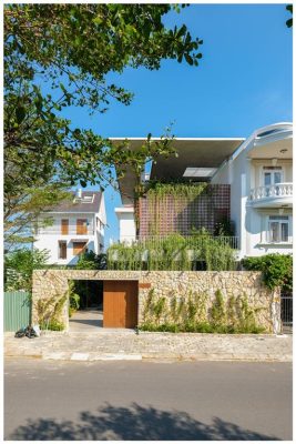 Các phong cách thiết kế nhà đẹp trọn gói Quy Nhơn mới nhất 2025: phong cách tropical – đậm chất biển Quy Nhơn.webp